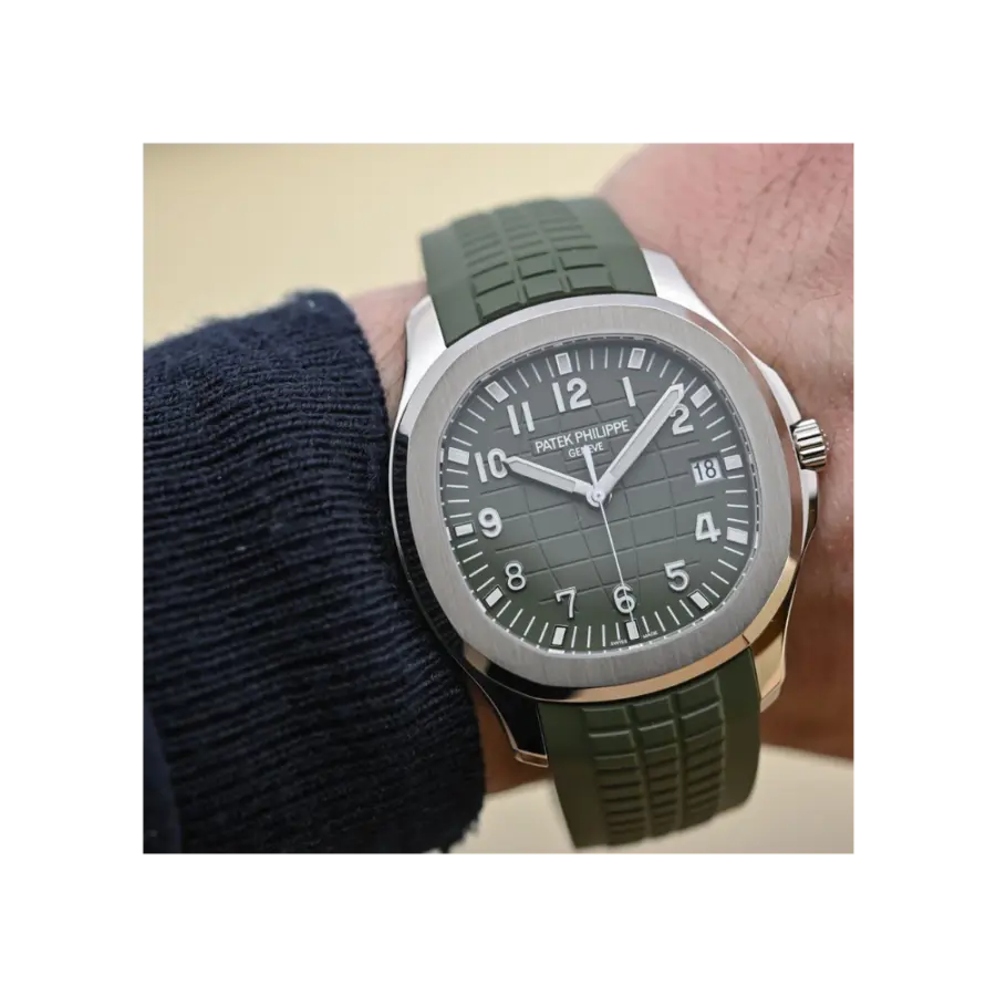 Patek Philippe Aquanaut Jumbo Date, Sweep Seconds, 18k White Gold, 42,2 mm, Ref# 5168G-010 - Image 2